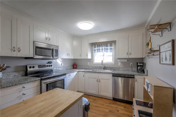 $245,000 | 915 Dickinson Road, Independence, MO 64050