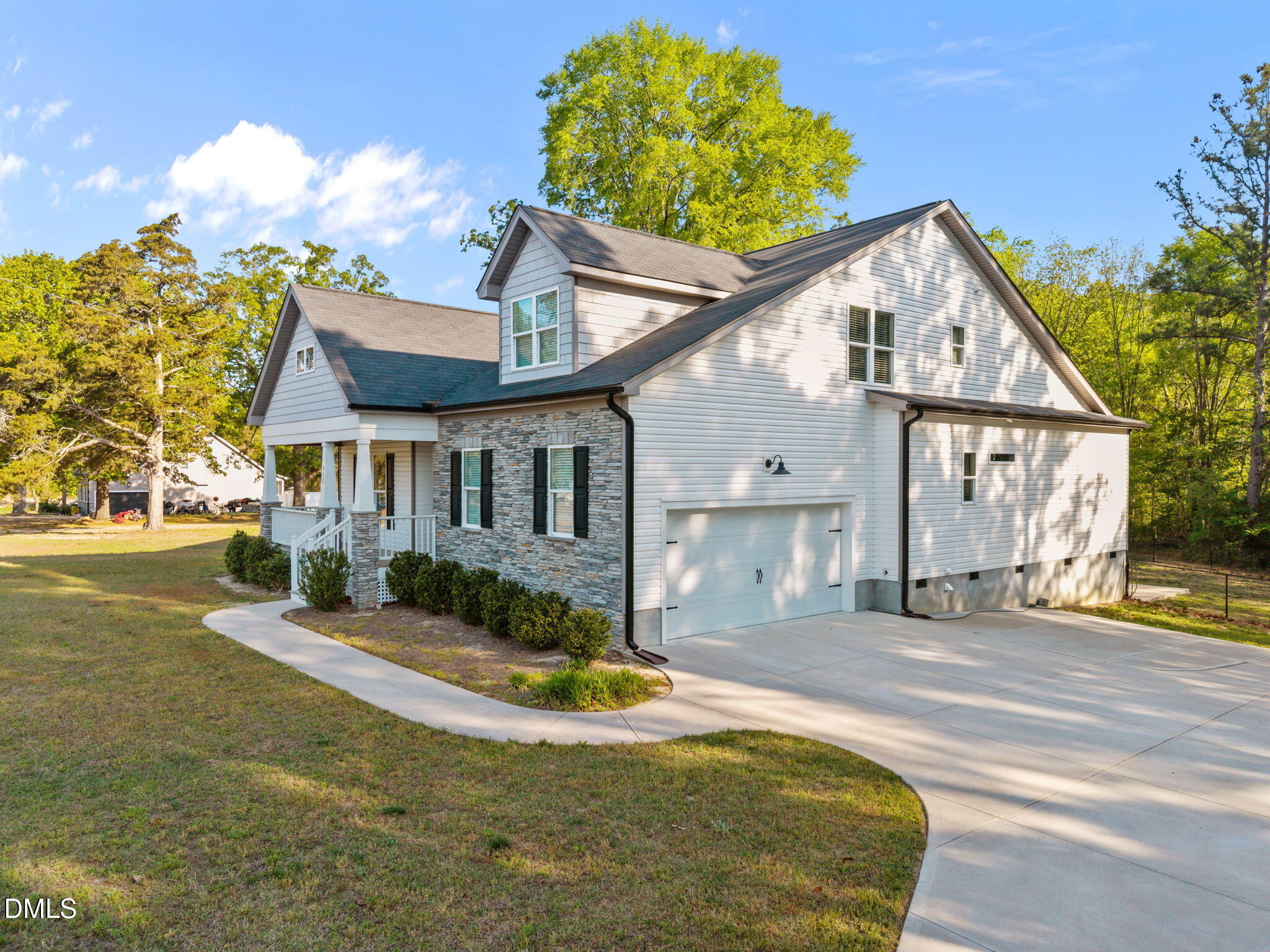 952 Brantleytown Road Zebulon, NC 27597 - Photo 3 of 34 952 Front Right