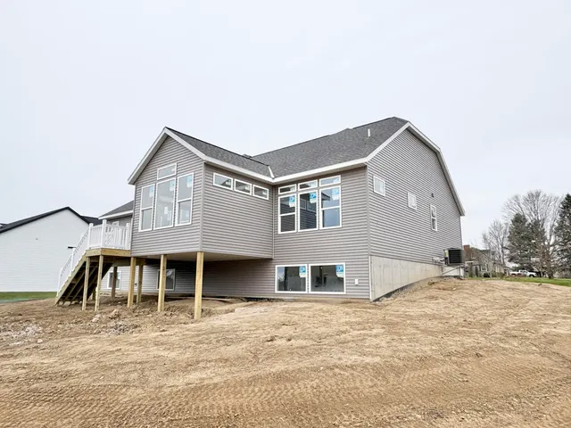 $729,900 | 3563 Conrail Drive, Byron Center, MI 49315