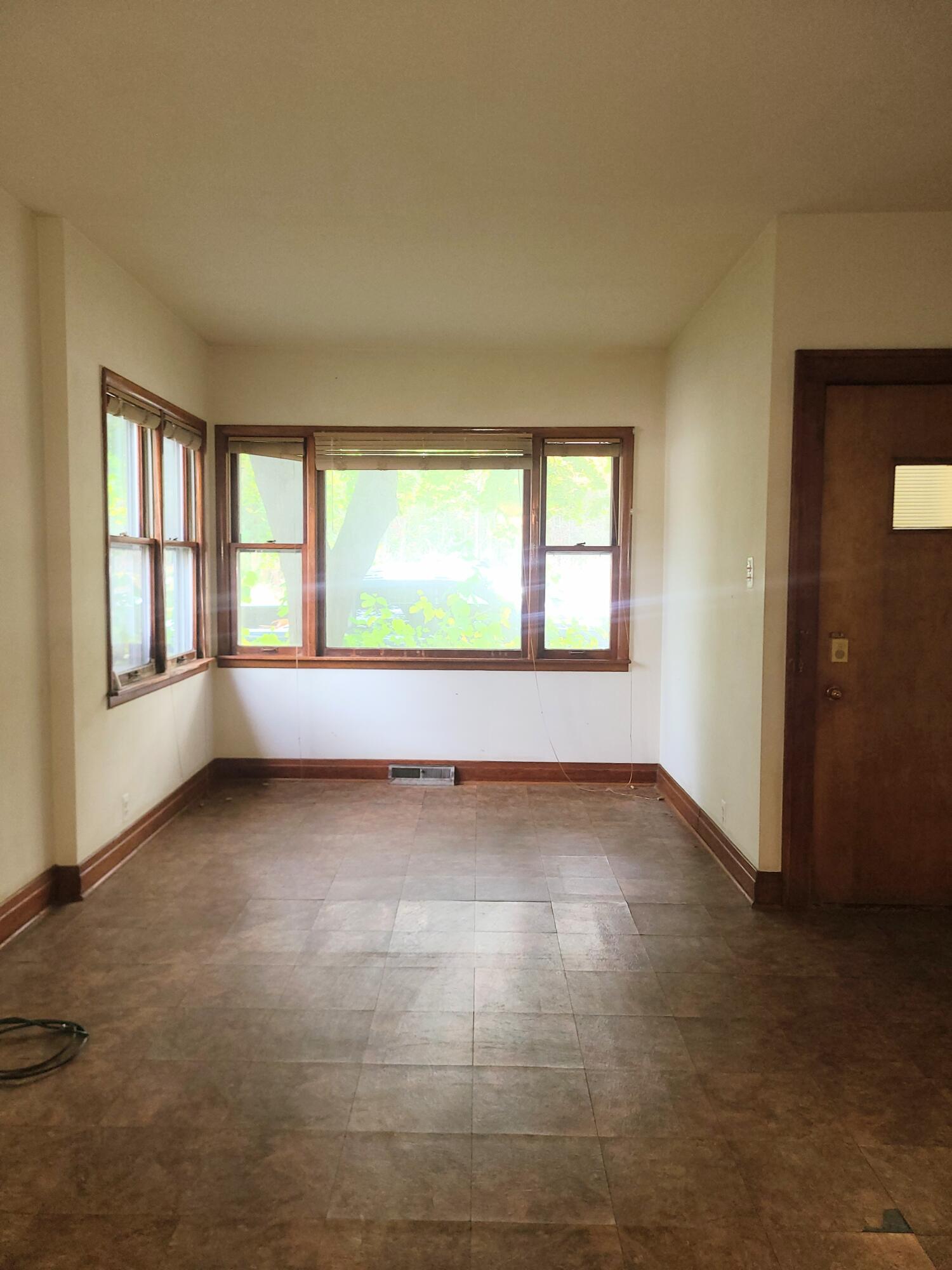 3756 Liverpool Road Hobart, IN 46342 - Photo 8 of 17 an empty room with windows