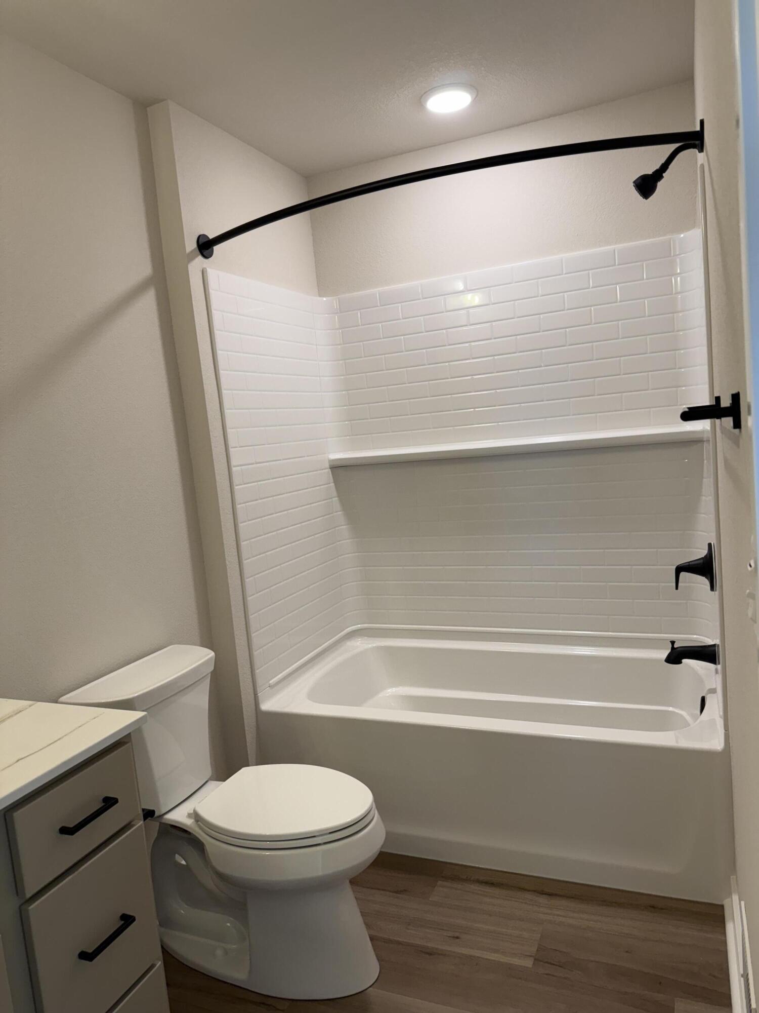 N162W21897 Poppy Road Jackson, WI 53037 - Photo 7 of 17 Main bath