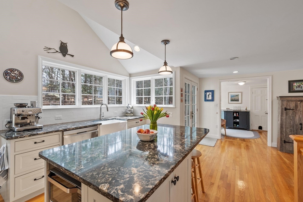 123 Bedford Road Lincoln, MA 01773 - Photo 4 of 40