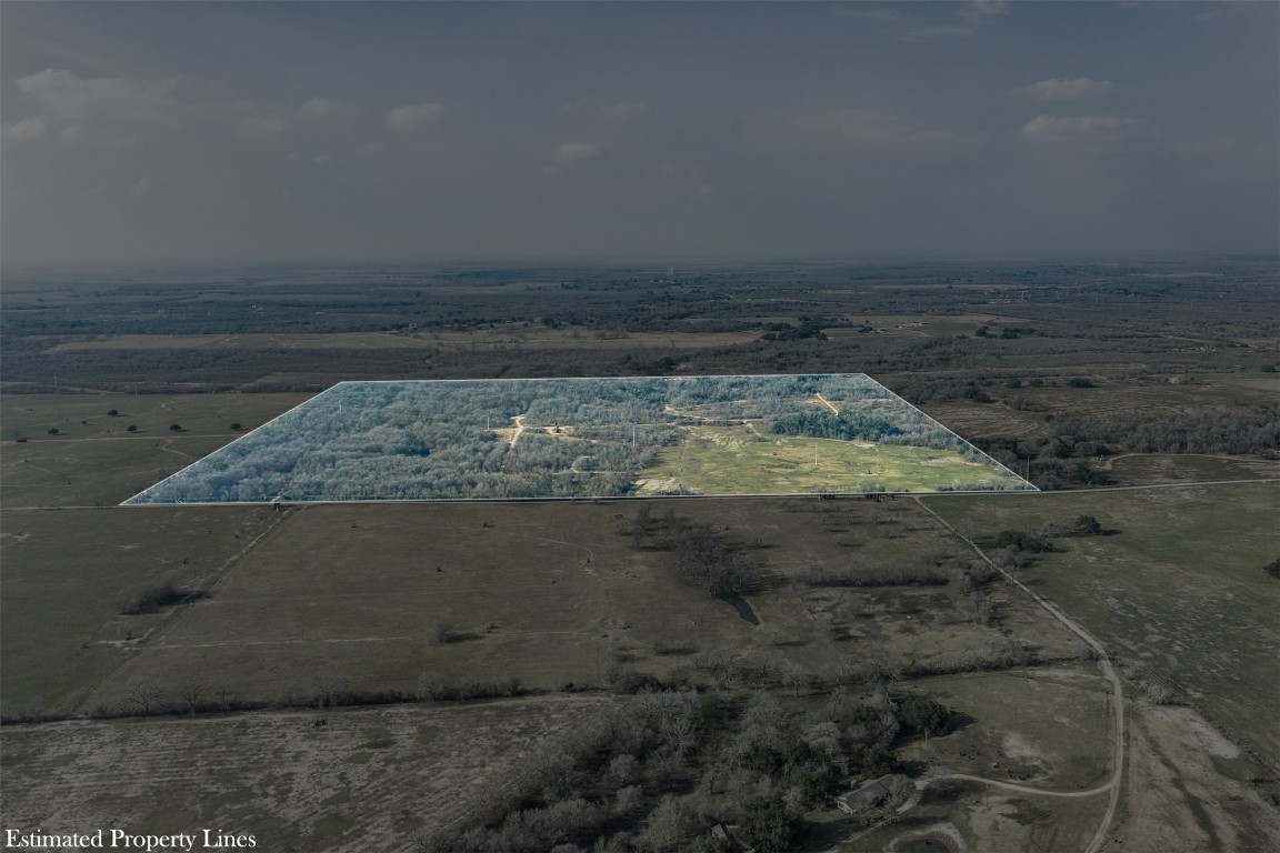 1144 Treetop Lane Luling, TX 78648 - Photo 4 of 31 a view of a room