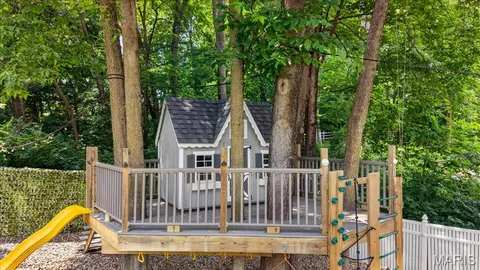 $999,900 | 1609 Featherstone Drive, Town and Country, MO 63131