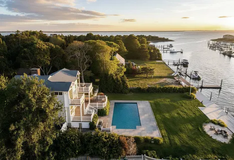 $3,495,000 | 20 Penny Lane, Hampton Bays, NY 11946