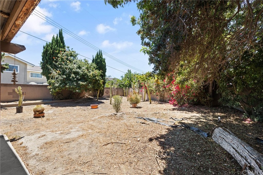 10221 Beaver Circle Cypress, CA 90630 - Photo 20 of 26 a view of a backyard of the house