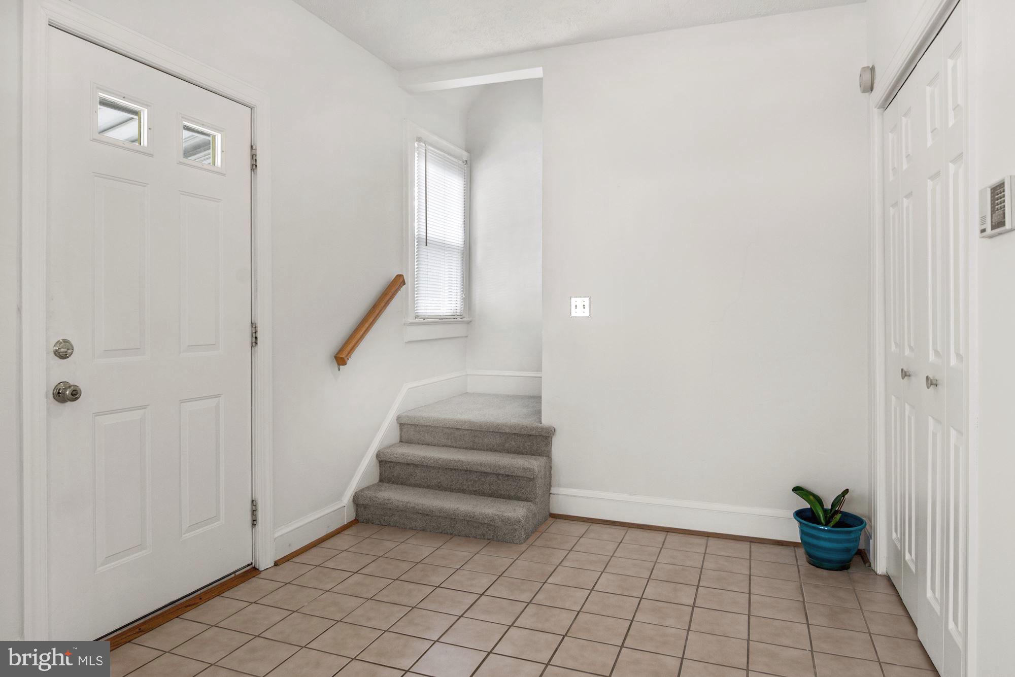 303 East Glebe Road Alexandria, VA 22305 - Photo 2 of 38 Foyer with ceramic tile