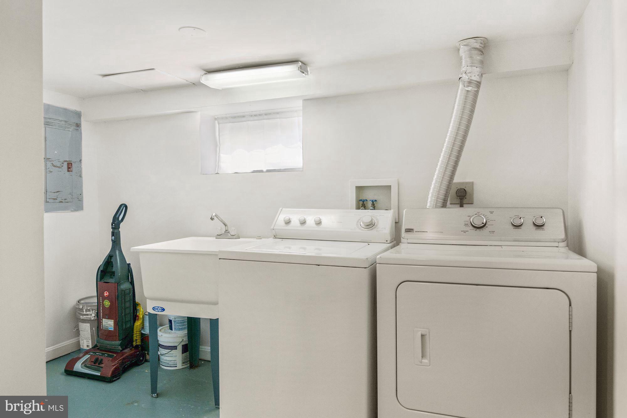 303 East Glebe Road Alexandria, VA 22305 - Photo 30 of 38 Laundry room