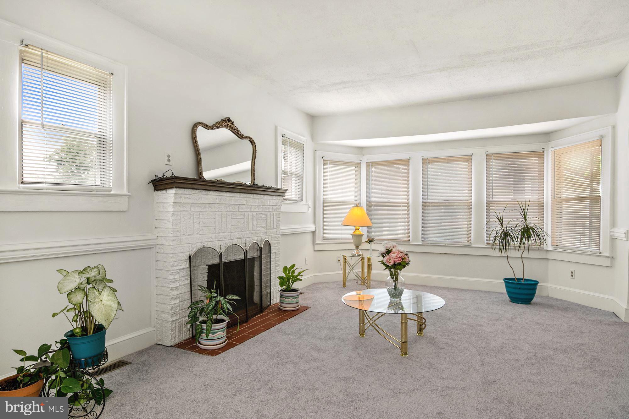 303 East Glebe Road Alexandria, VA 22305 - Photo 5 of 38 Light-filled livingroom