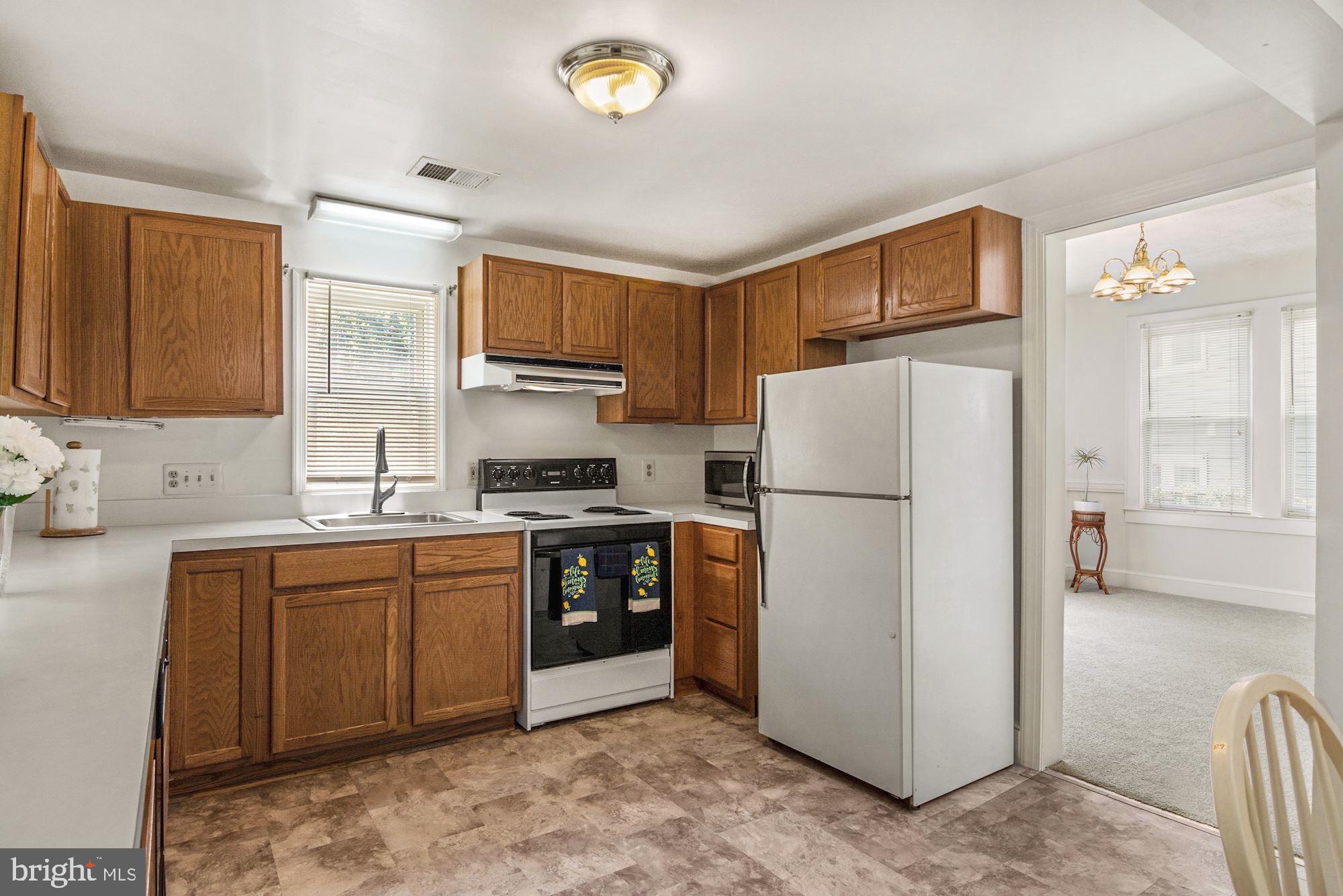 303 East Glebe Road Alexandria, VA 22305 - Photo 8 of 38 Kitchen