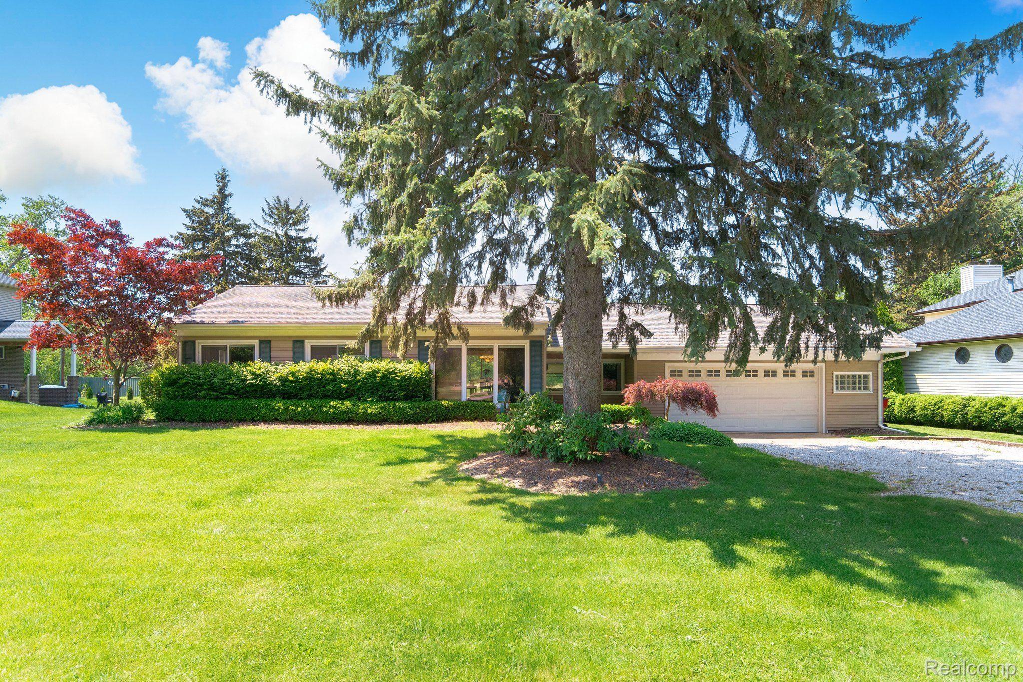 45315 Deneweth Road Macomb, MI 48042 - Photo 1 of 33 Gallery Image 1