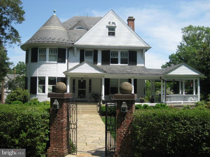 401 Woodlawn Road Baltimore, MD 21210 - Photo 1 of 29 Exterior (Front)
