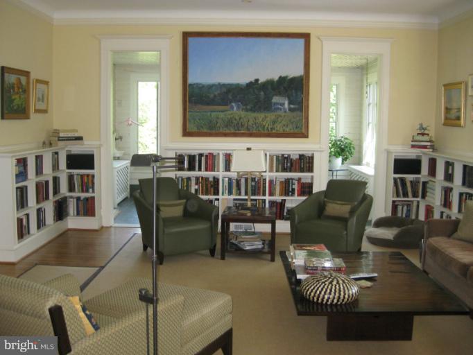 401 Woodlawn Road Baltimore, MD 21210 - Photo 12 of 29 Family Room