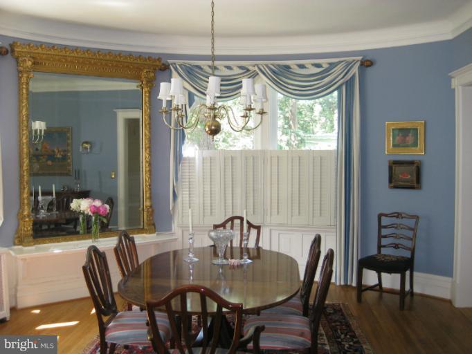 401 Woodlawn Road Baltimore, MD 21210 - Photo 8 of 29 Dining Room