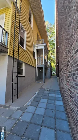 $2,770 | 78 North Arlington Avenue, Unit 3, East Orange, NJ 07017