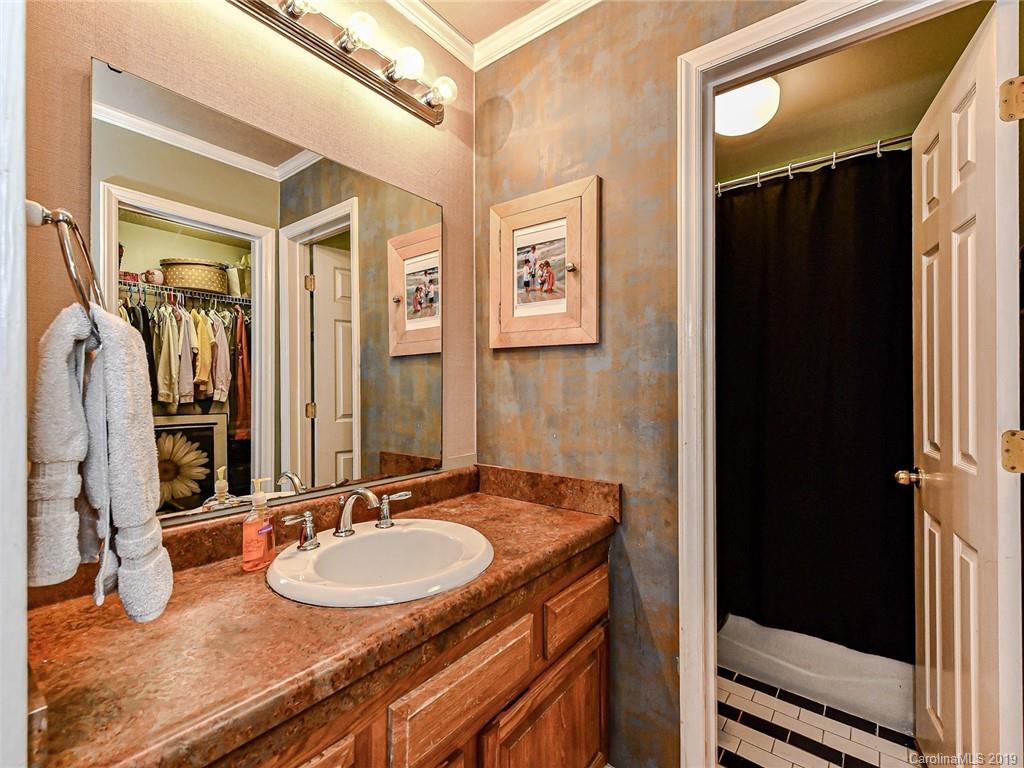 226 Queens Road, Unit 70 Charlotte, NC 28204 - Photo 17 of 34 Gallery Image 17