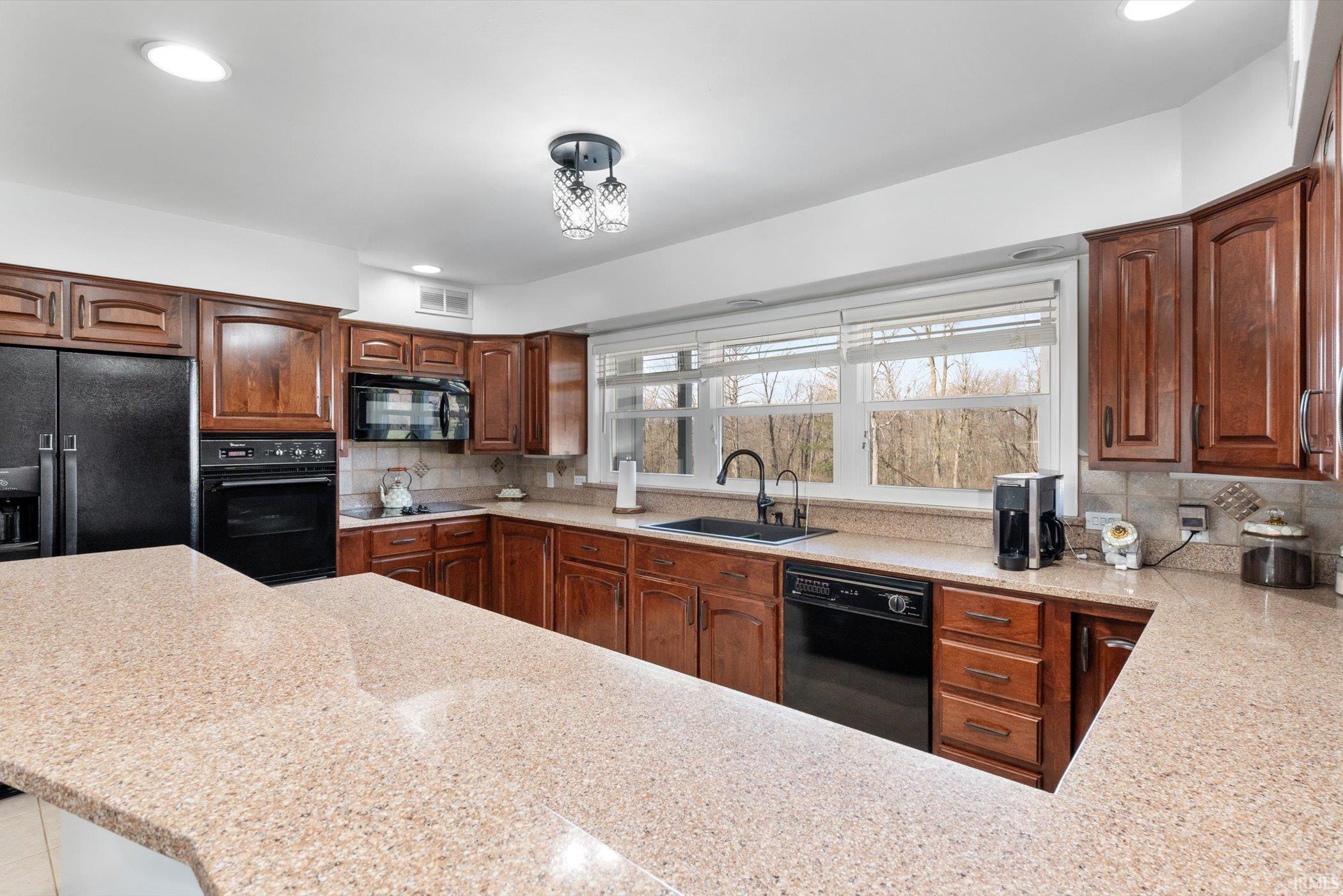 5811 Bass Road Fort Wayne, IN 46808 - Photo 7 of 36