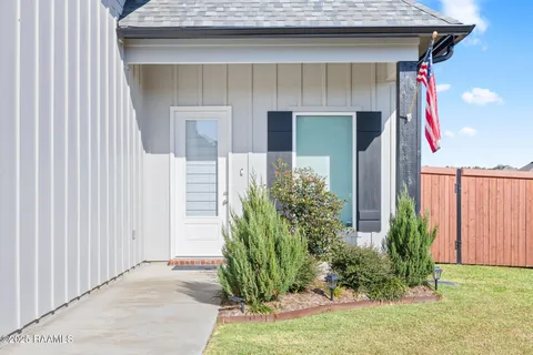 $344,000 | 203 Olivewood Drive, Lafayette, LA 70508