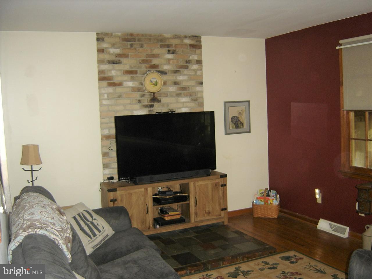 442 Garrison Road Elmer, NJ 08318 - Photo 8 of 15 Living Room