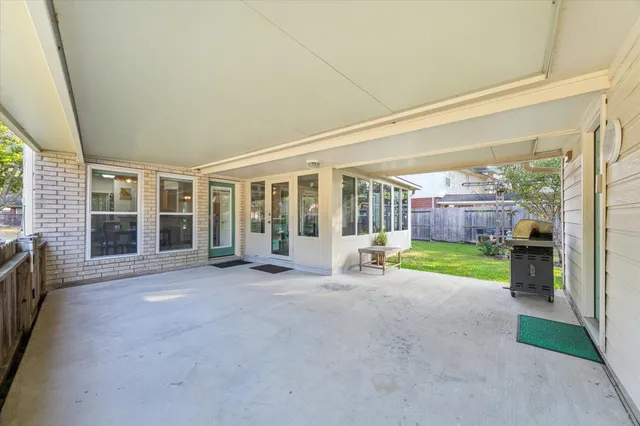 $498,000 | 702 Huntercrest Drive, El Lago, TX 77586