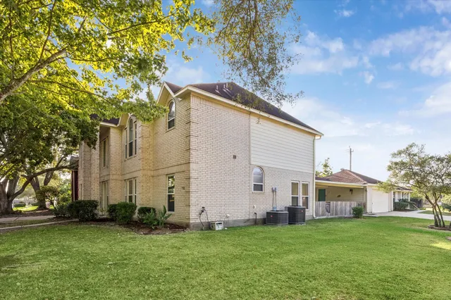 $498,000 | 702 Huntercrest Drive, El Lago, TX 77586