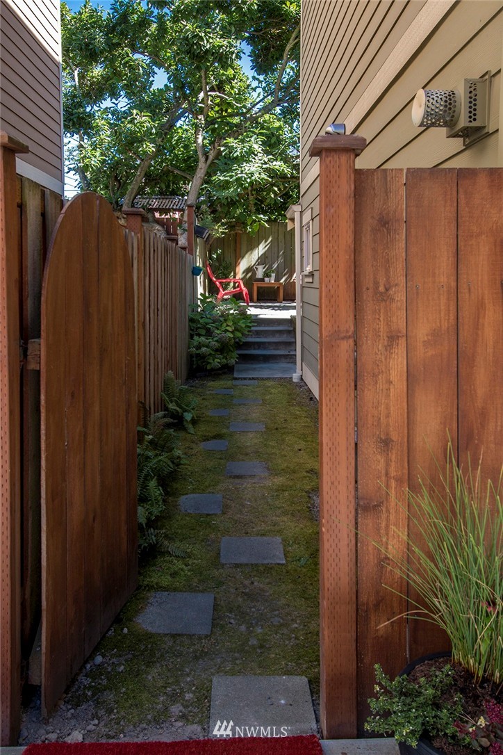 621 Northwest 70th Street Seattle, WA 98117 - Photo 18 of 19