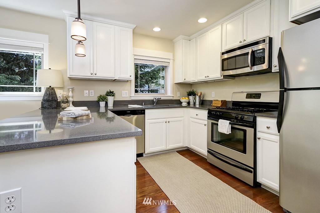 621 Northwest 70th Street Seattle, WA 98117 - Photo 5 of 19
