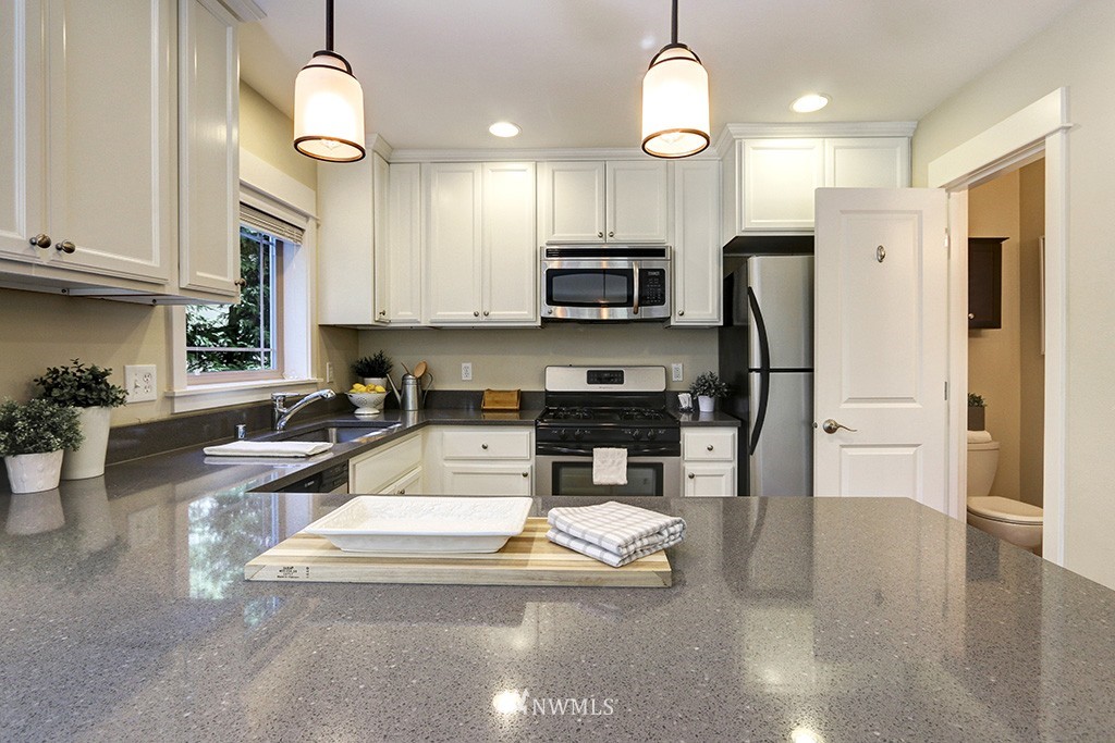 621 Northwest 70th Street Seattle, WA 98117 - Photo 7 of 19