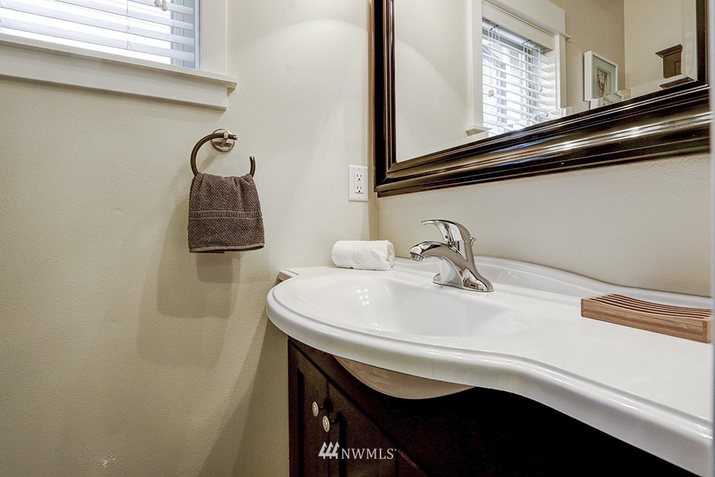 621 Northwest 70th Street Seattle, WA 98117 - Photo 9 of 19