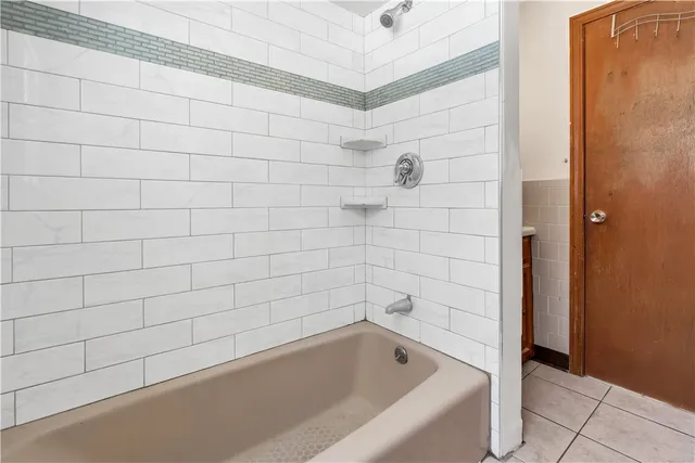 $2,200 | 12 Monson Street, Unit 2, Johnston, RI 02919