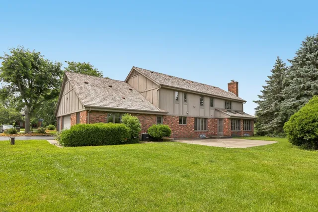 $829,900 | 1168 West Manor Lane, River Hills, WI 53217