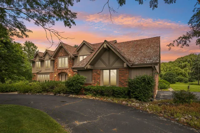$829,900 | 1168 West Manor Lane, River Hills, WI 53217