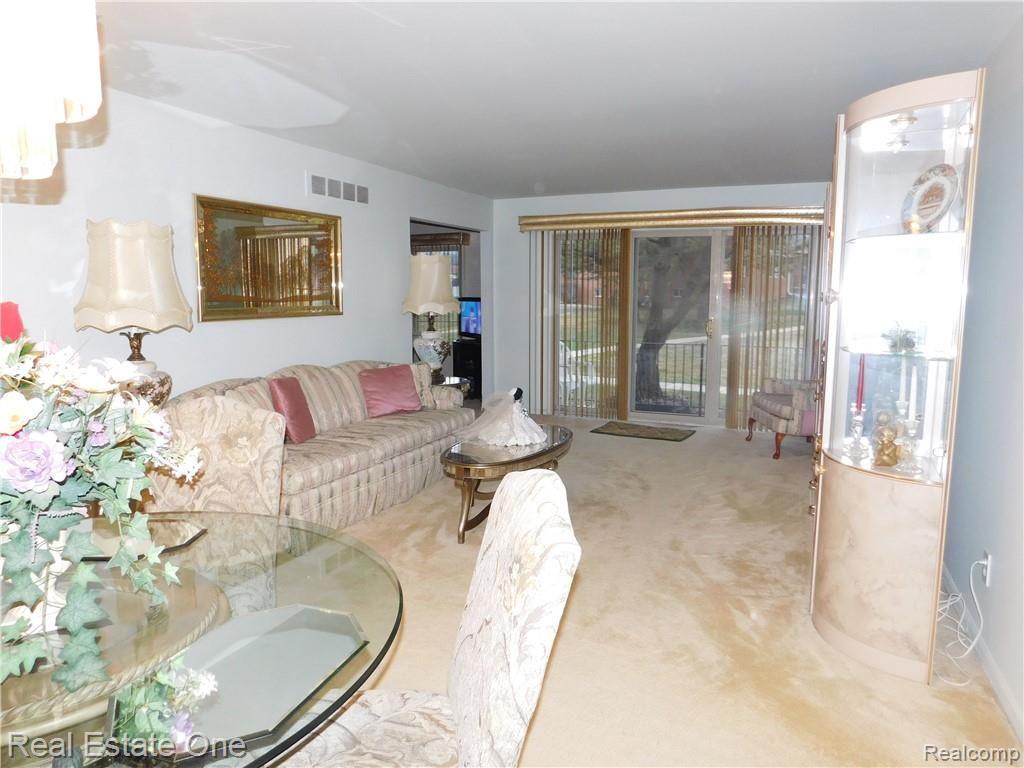 29656 Middlebelt Road, Unit 26 Farmington Hills, MI 48334 - Photo 9 of 39