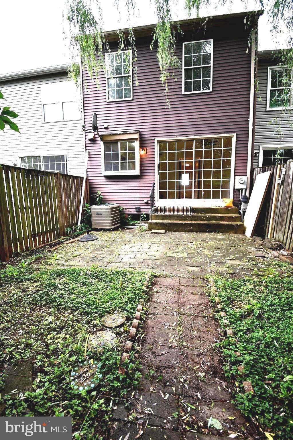 14721 Basingstoke Loop Centreville, VA 20120 - Photo 13 of 17 Exterior (Rear)