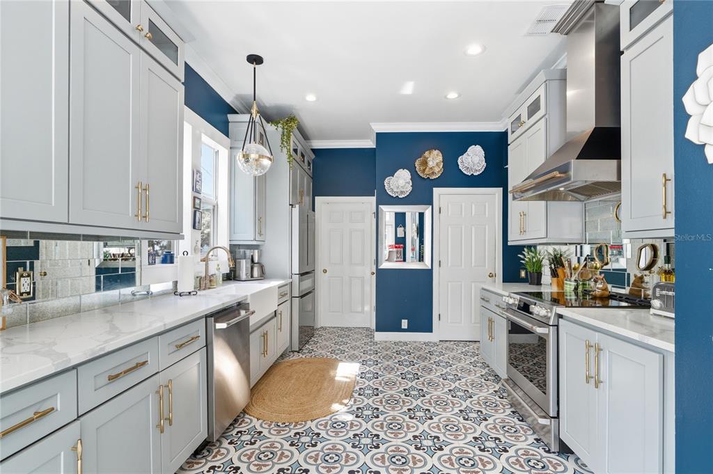824 South Rome Avenue Tampa, FL 33606 - Photo 23 of 45 a kitchen with stainless steel appliances granite countertop a sink stove and cabinets