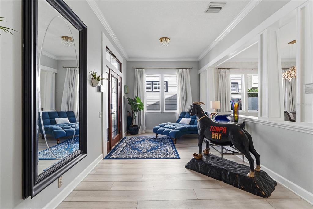 824 South Rome Avenue Tampa, FL 33606 - Photo 4 of 45 a living room with furniture