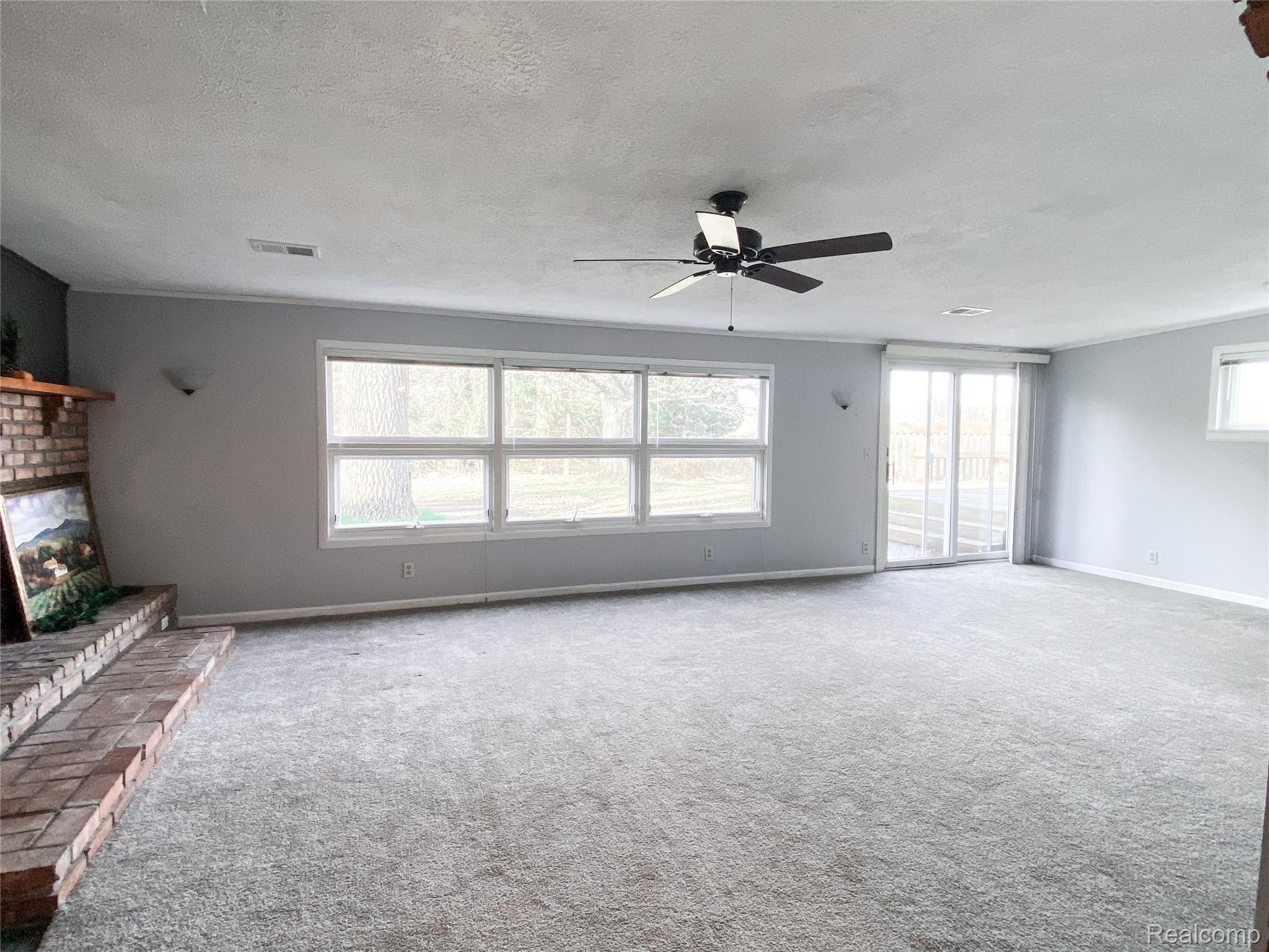 5891 Zimmer Road Williamston, MI 48895 - Photo 11 of 32 Living Room