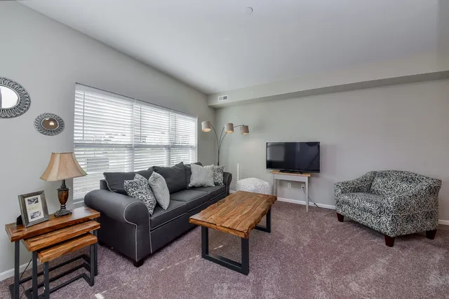 $2,595 | 1060 Kilbery Lane, North Aurora, IL 60542