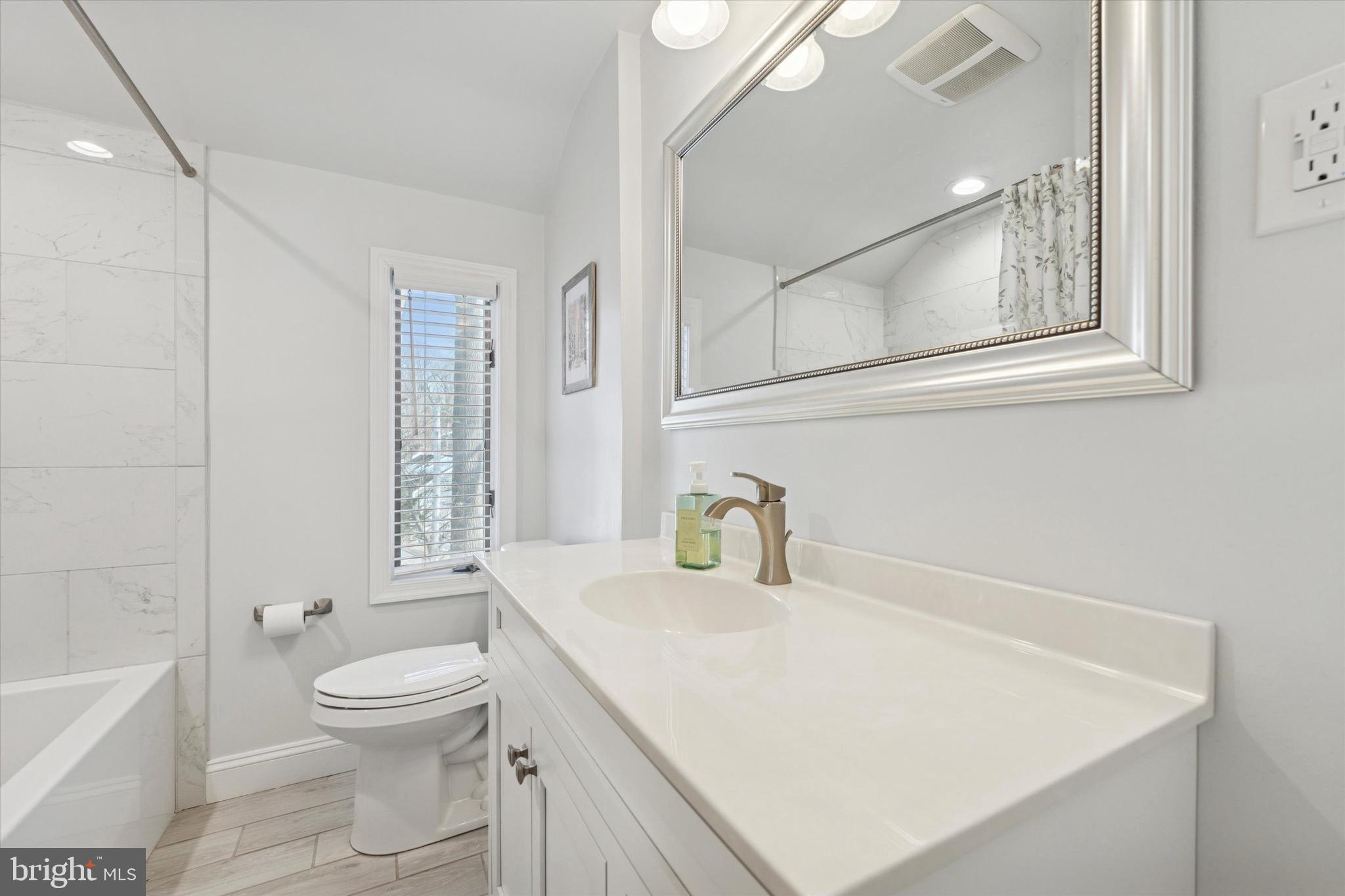 147 Snyder Lane Springfield, PA 19064 - Photo 18 of 42 Hall bath shared by bedrooms 2 and 3