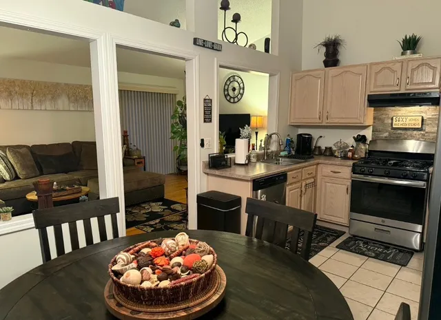 $415,000 | 352 Danbury Drive, Naperville, IL 60565