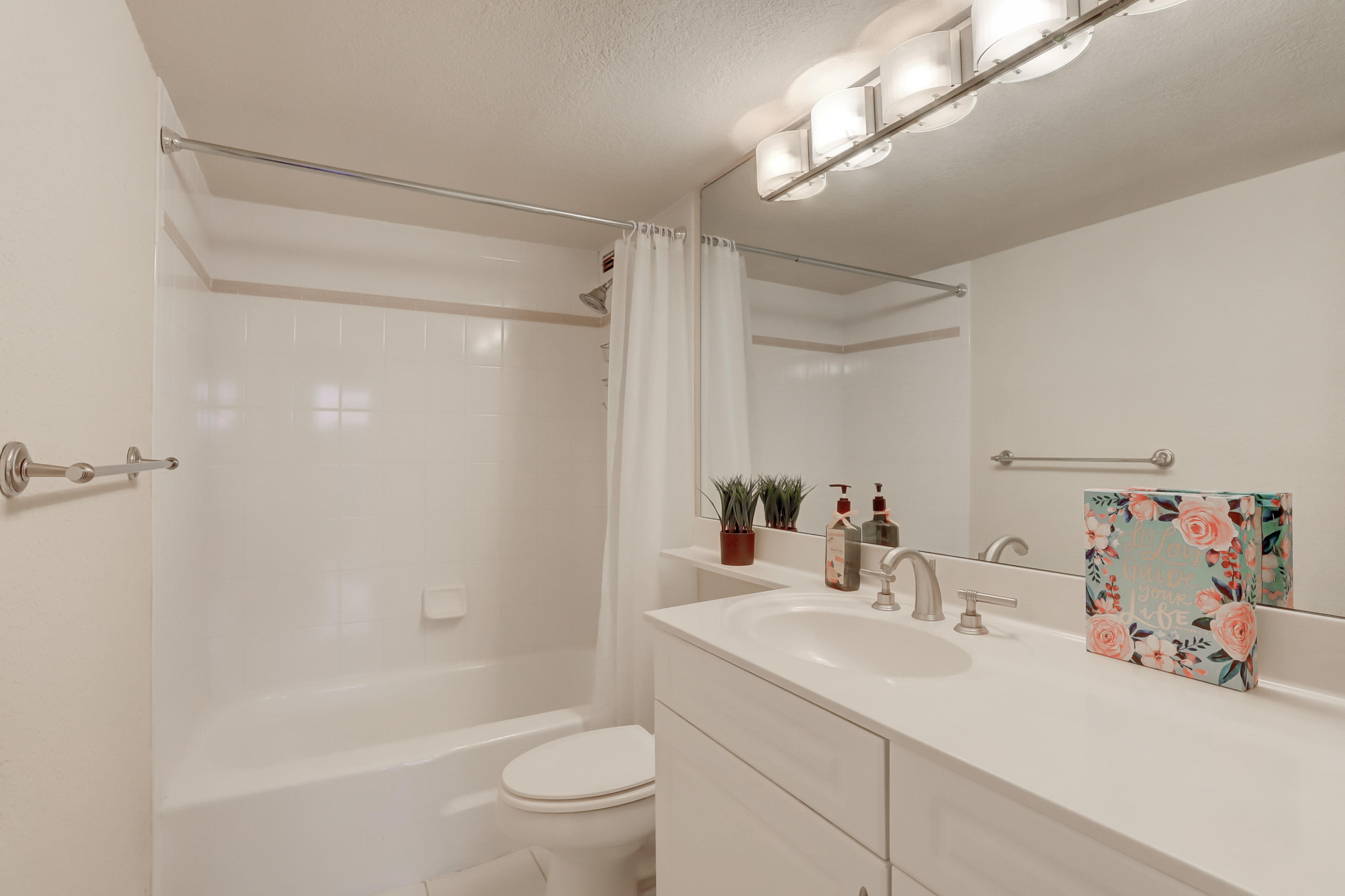1000 Spanish River Road, Unit 4J Boca Raton, FL 33432 - Photo 11 of 14 Scaffidi-bathroom pic