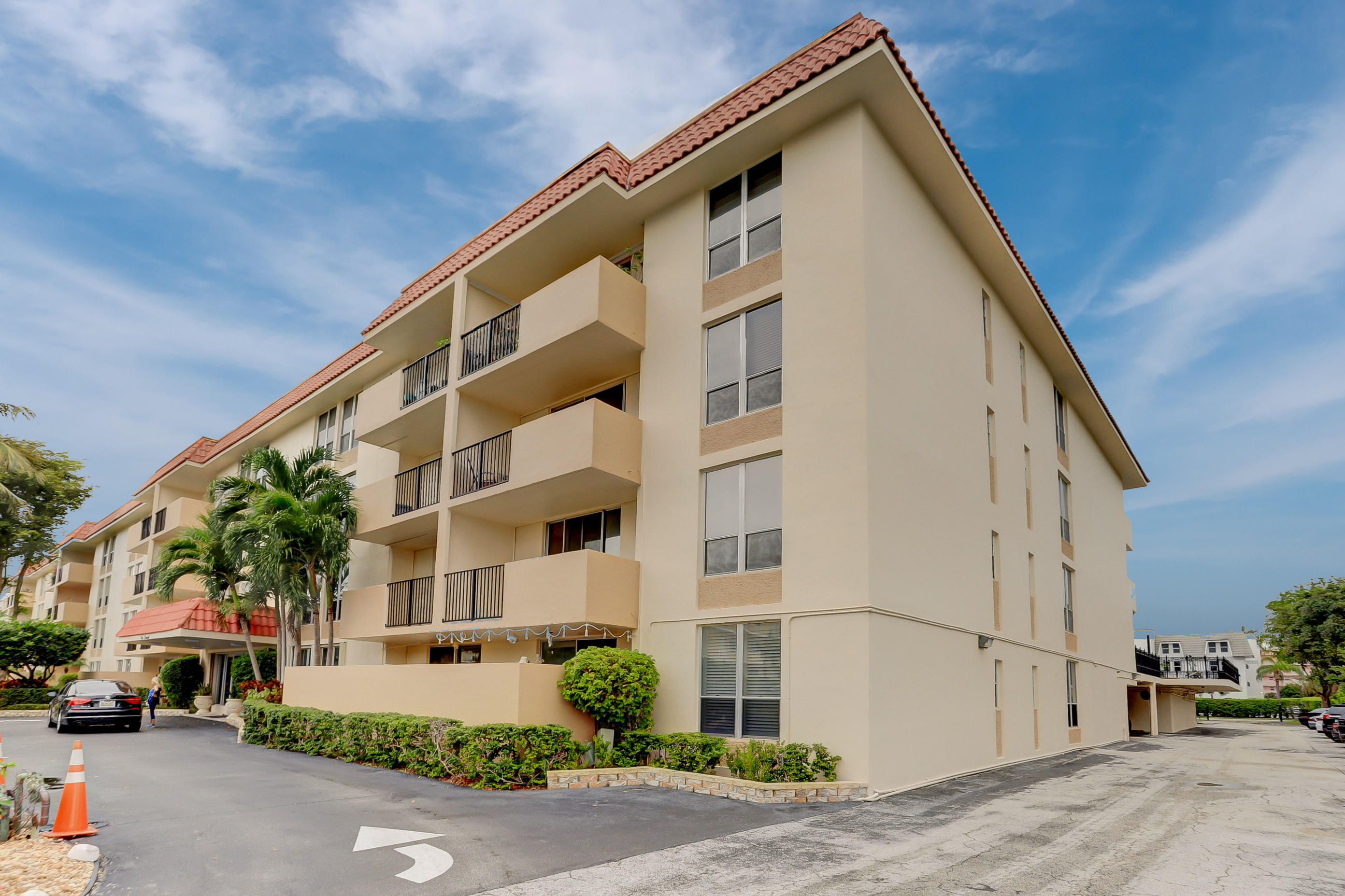 1000 Spanish River Road, Unit 4J Boca Raton, FL 33432 - Photo 13 of 14 Scaffidi-front building pic
