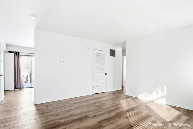 $1,600 | 829 Washington Street, Unit 1, Woodstock, IL 60098