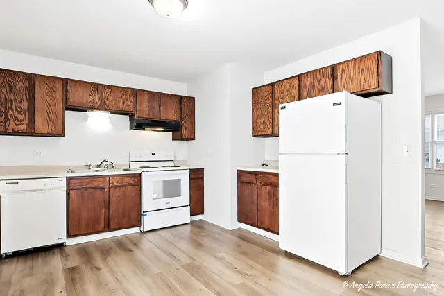 $1,600 | 829 Washington Street, Unit 1, Woodstock, IL 60098