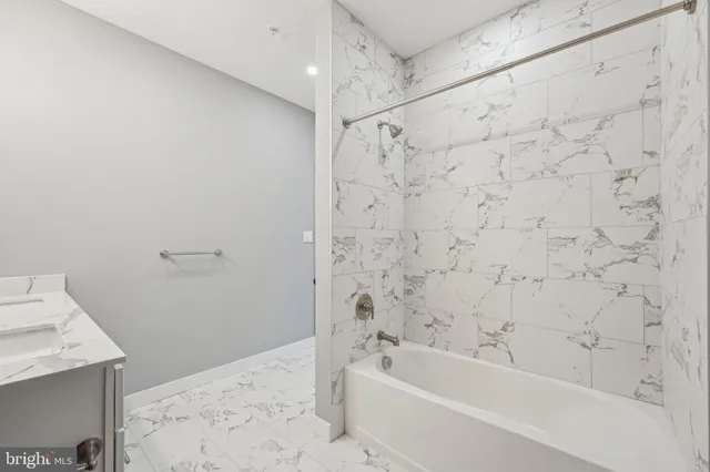 $2,595 | 2421 Bristol Road, Unit 2B408, Warrington, PA 18976