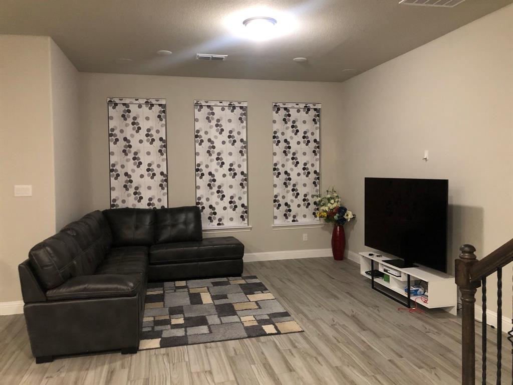 2820 Long Slope Road Arlington, TX 76001 - Photo 3 of 24