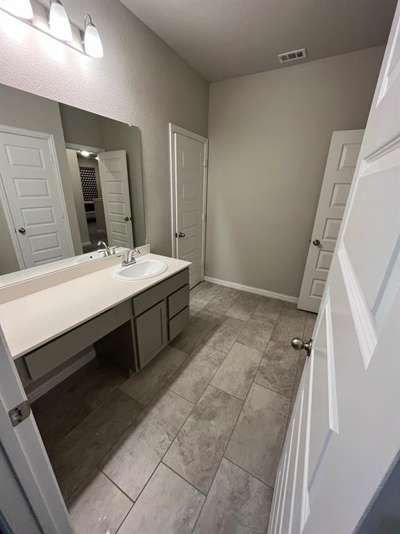 2820 Long Slope Road Arlington, TX 76001 - Photo 5 of 24