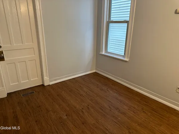 $900 | 1213 State Street, Unit 2, Schenectady, NY 12304