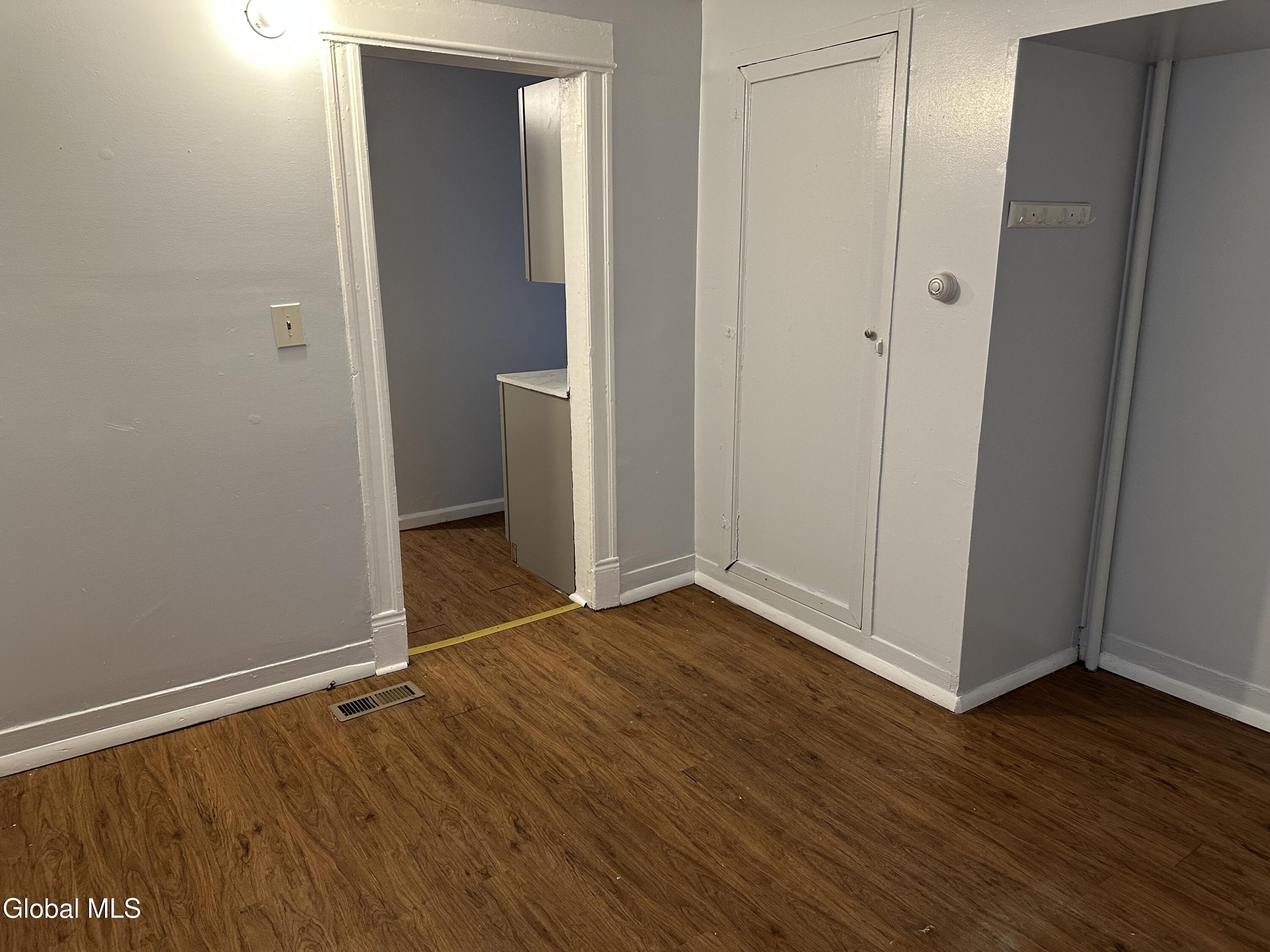 1213 State Street, Unit 2 Schenectady, NY 12304 - Photo 9 of 11 IMG_3146
