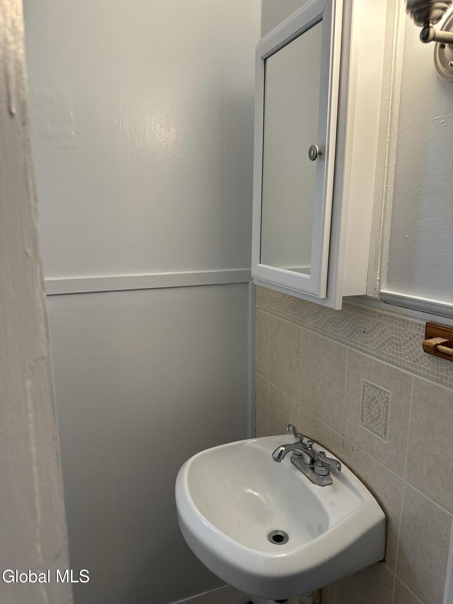 1213 State Street, Unit 2 Schenectady, NY 12304 - Photo 10 of 11 IMG_3142